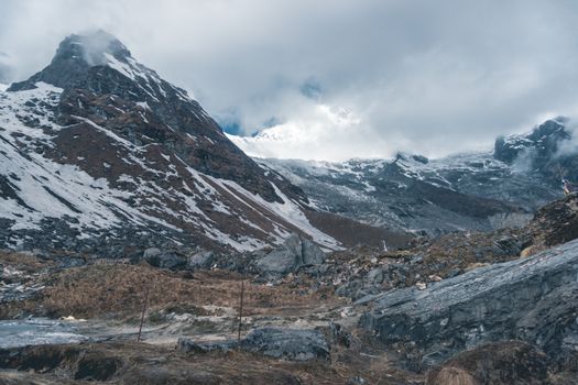 Hiking the Himalayas: 5 Essential Tips for First-Timers in 2026
