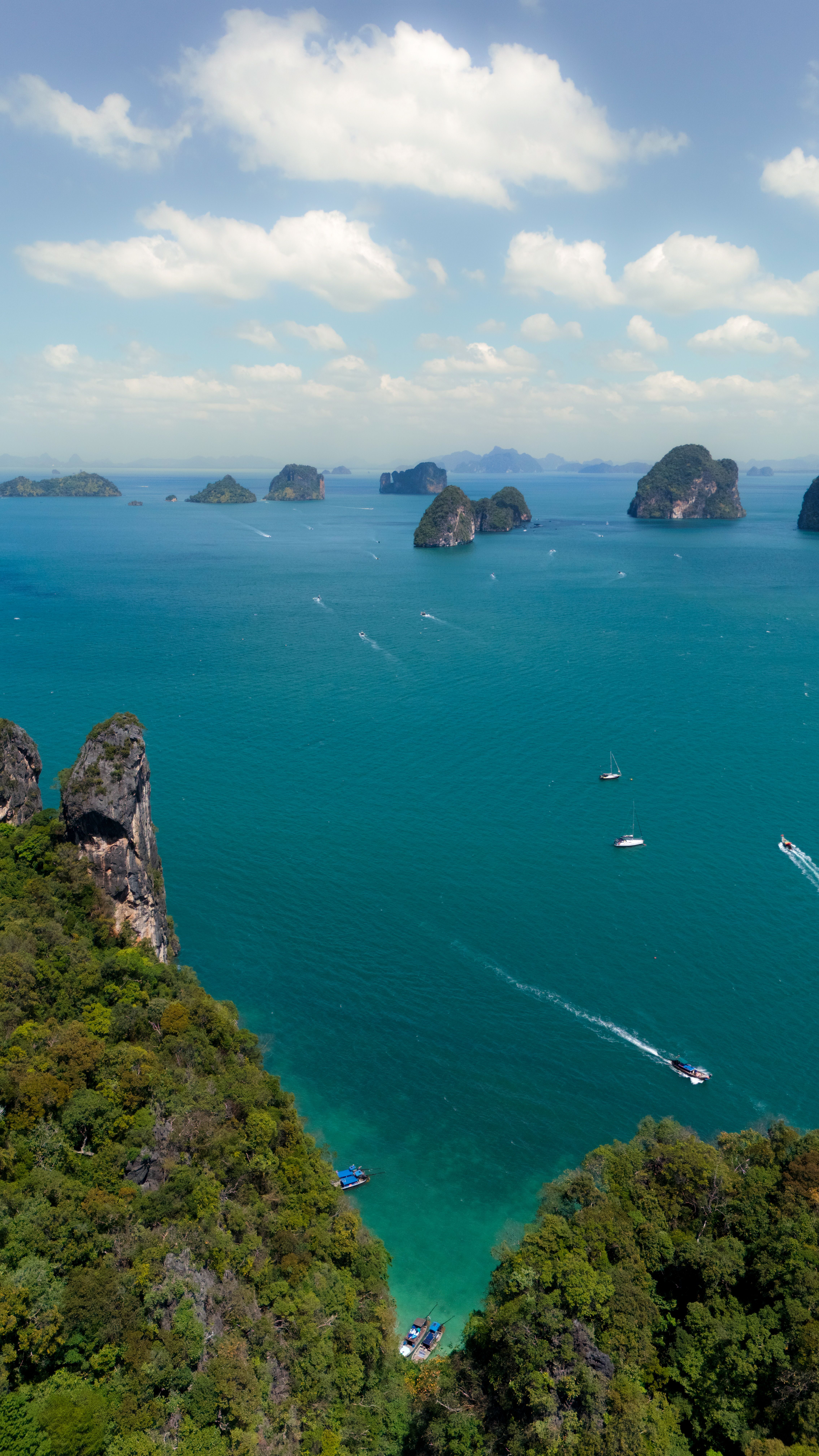 Explore the stunning turquoise waters and majestic islets of Thailand's seascape.