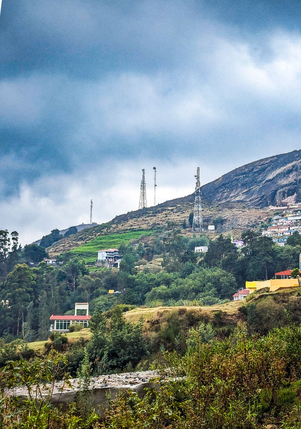 Buildings and distance affecting mobile signal between a mast and a home