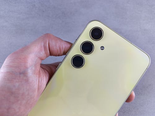Iphone 11 pro max in gold