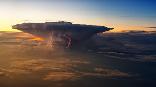 Foto Panoramica Di Nuvole Durante L'ora D'oro