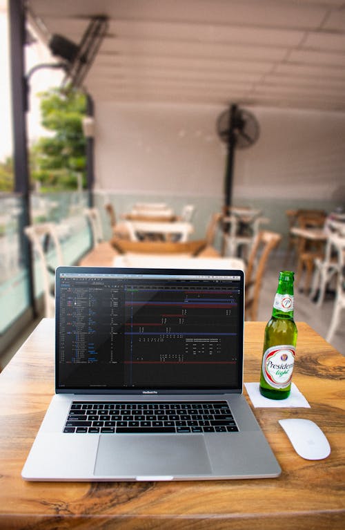 Free Shallow Focus Photo of a MacBook Pro Stock Photo