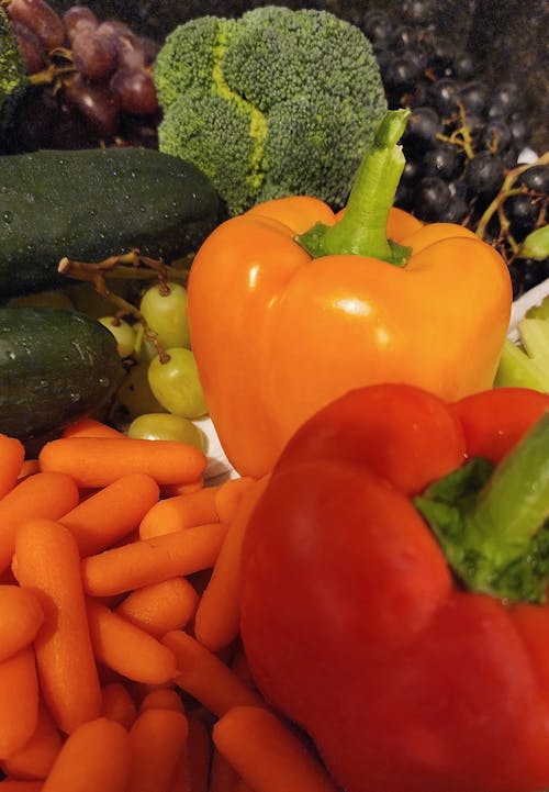 Foto profissional grátis de brócolis, cenouras, comida saudável