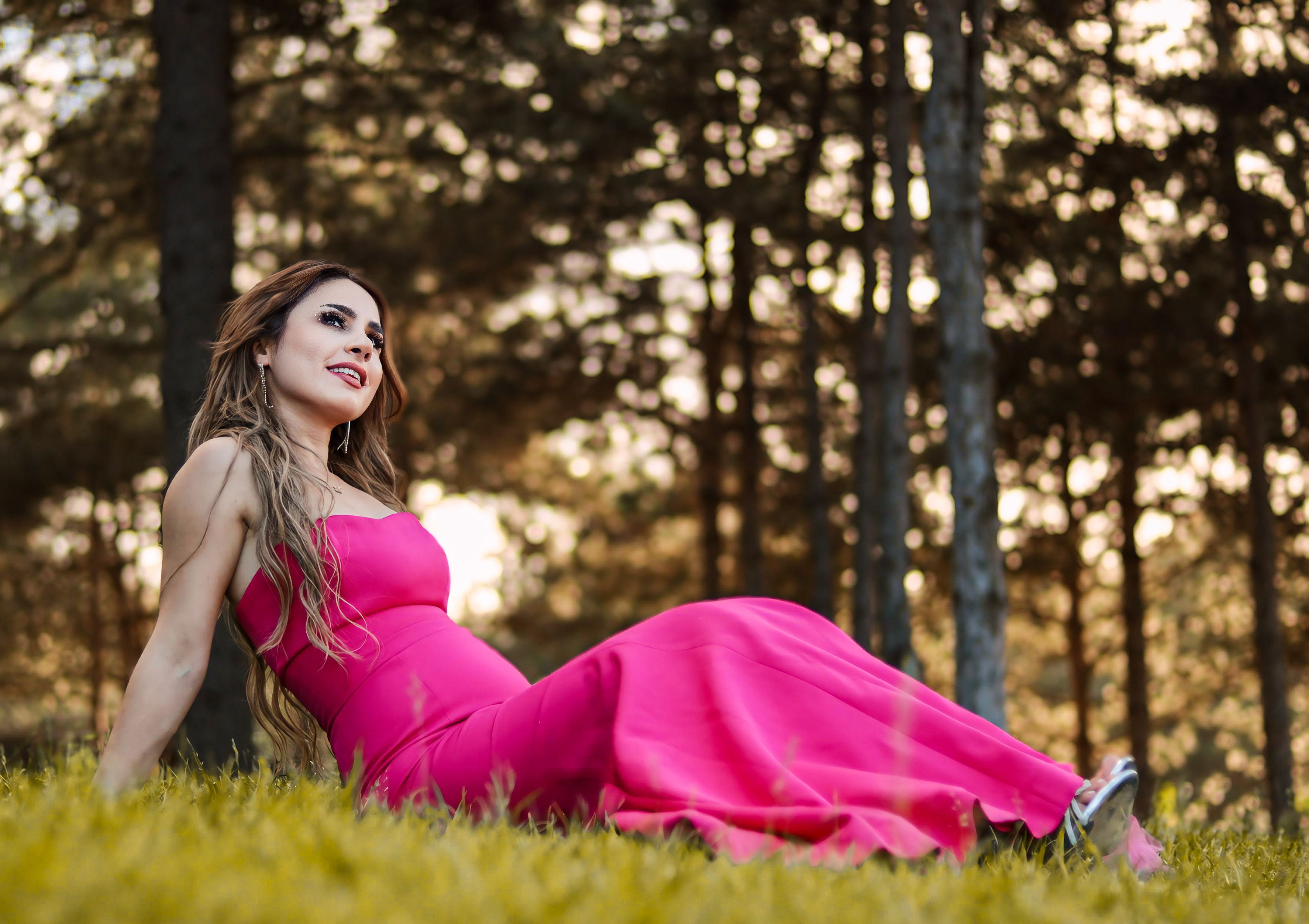 looking up woman's dress Under Women\'s Dresses. Look Under The Dress. Looking Dresses.fanny, Clod, Awkward Stock Photo, Picture and Royalty Free Image. Image 50705081 8,603 Looking Up Her Dress