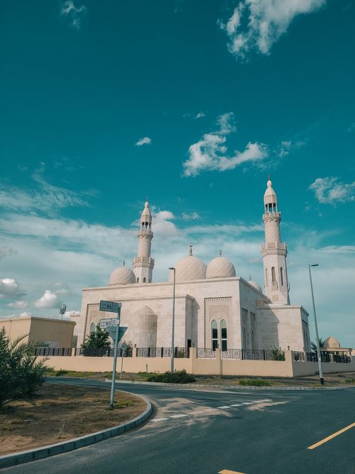 Free Beautiful Islamic architecture of a mosque in Abu Dhabi, under clear skies. Stock Photo