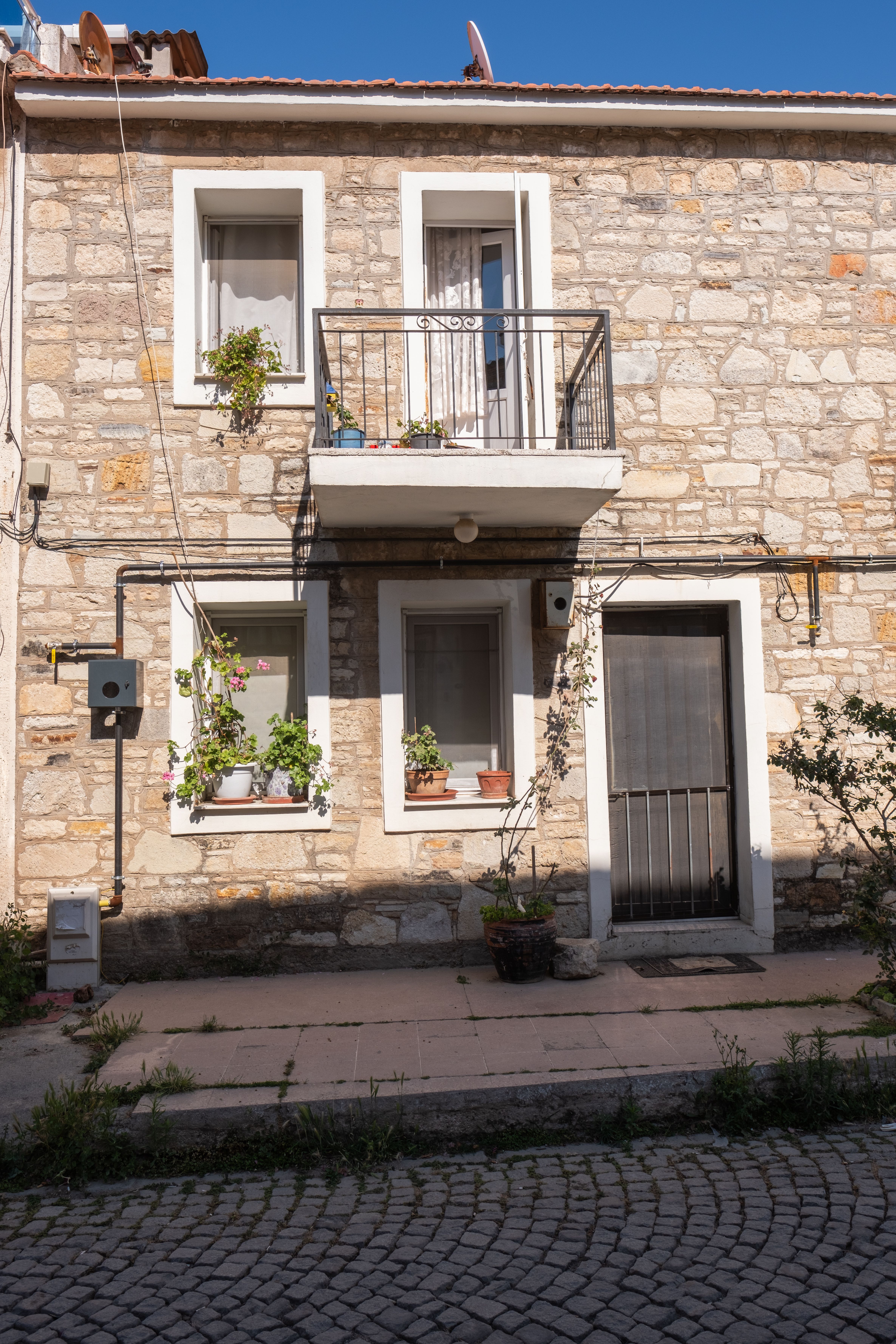 Facade of a Residential Building · Free Stock Photo