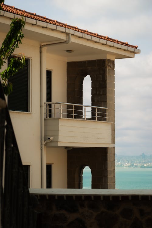 Kostenloses Stock Foto zu architektur, balkon, bögen