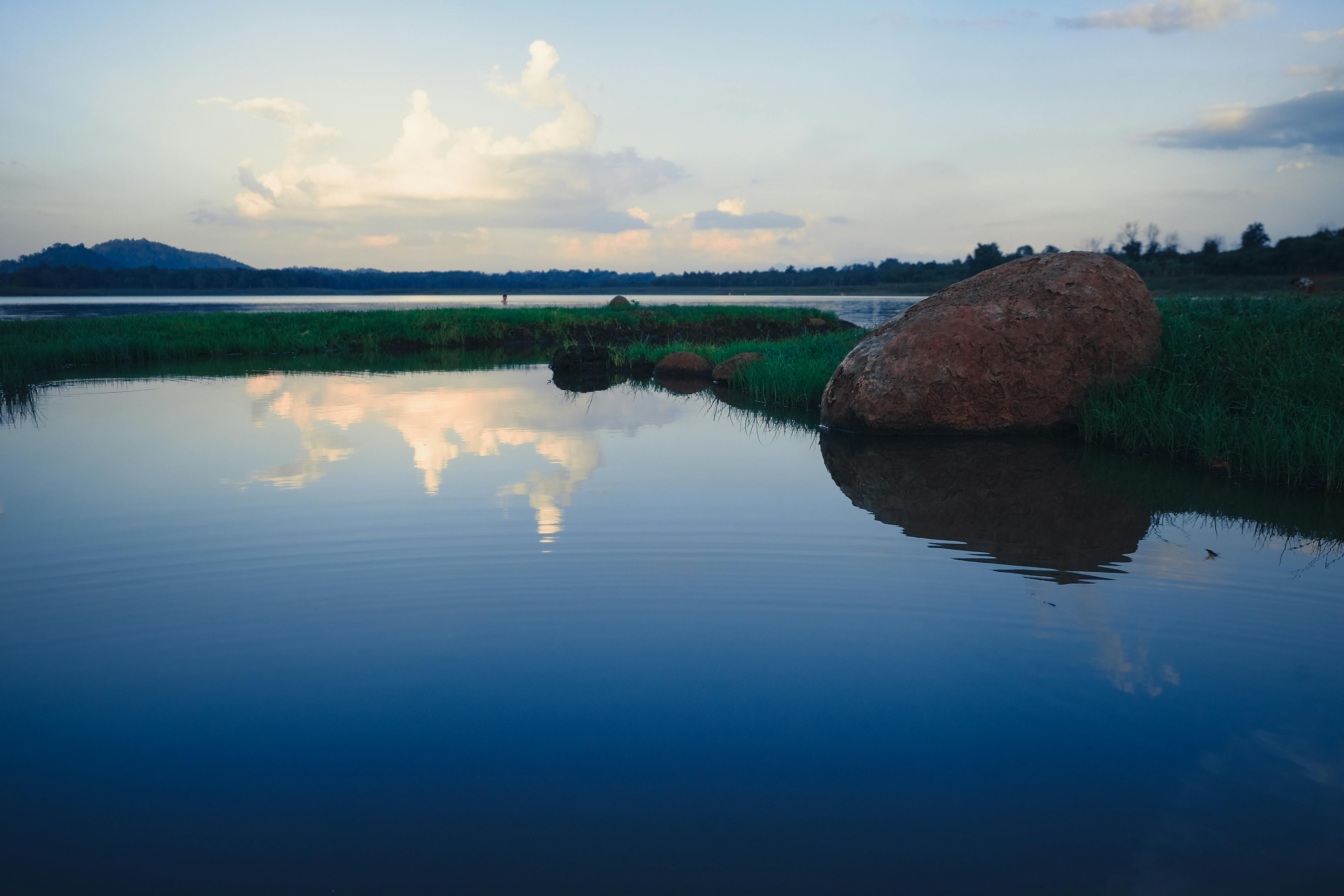 body-of-water-free-stock-photo