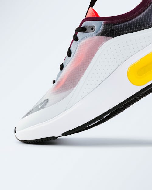 Foto Close Up Sepatu Sneaker