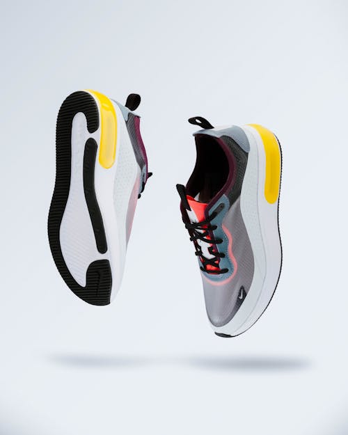 Безкоштовне стокове фото на тему «Nike, барвистий, білий фон»