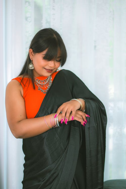 asya moda, sari elbise, yaratıcı portre içeren Ücretsiz stok fotoğraf