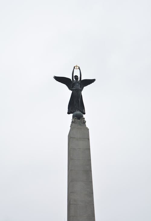Free Low Angle Photo of Angel Statue Stock Photo