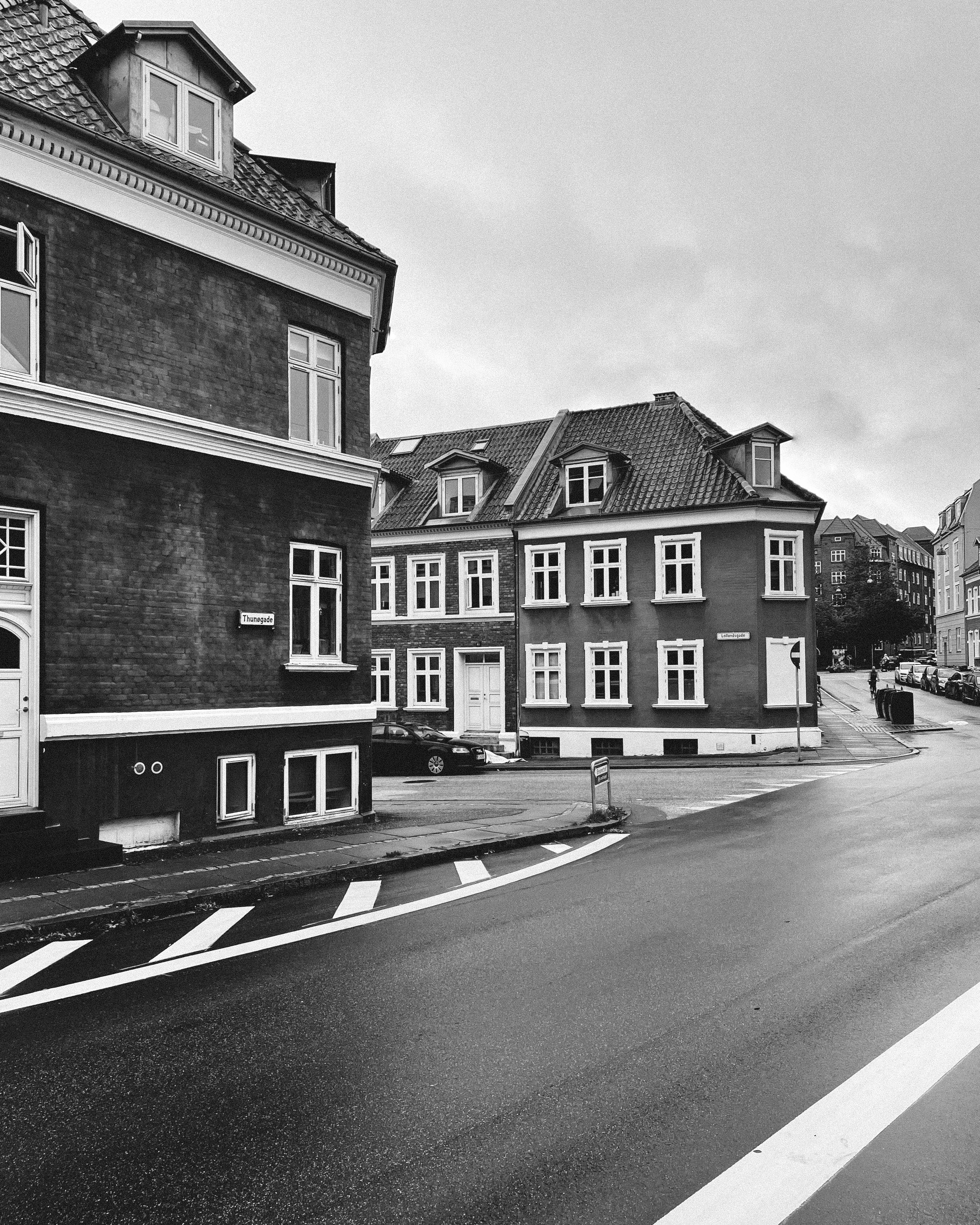 Houses in Town in Black and White · Free Stock Photo
