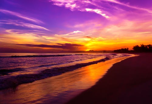 Gratis Foto De Playa Durante La Hora Dorada Foto de stock