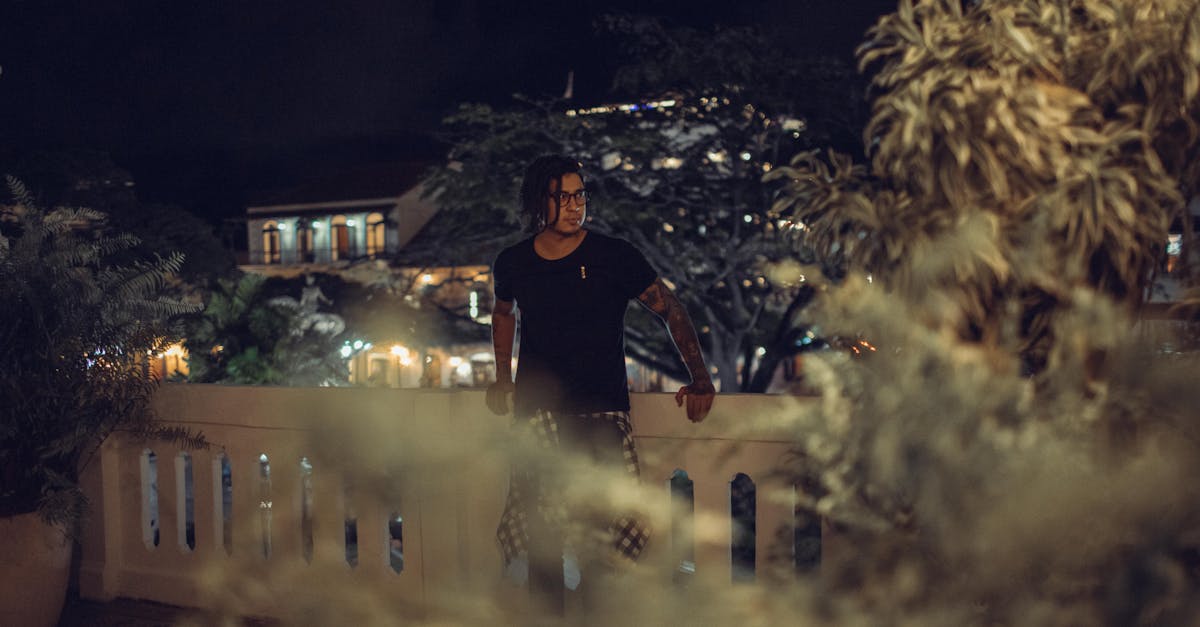 Foto stok gratis tentang atasan hitam balkon berbayang Foto stok gratis tentang atasan hitam balkon berbayang