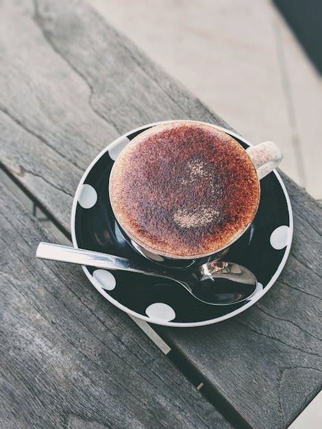 Does dark hot chocolate have caffeine