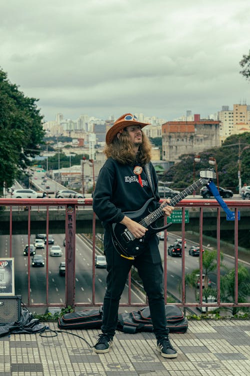 吉他, 城市, 女人 的 免费素材图片