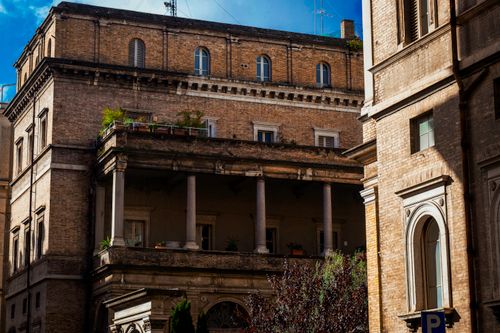 Free Classic Roman building facade in central Rome captured under bright sunlight. Stock Photo