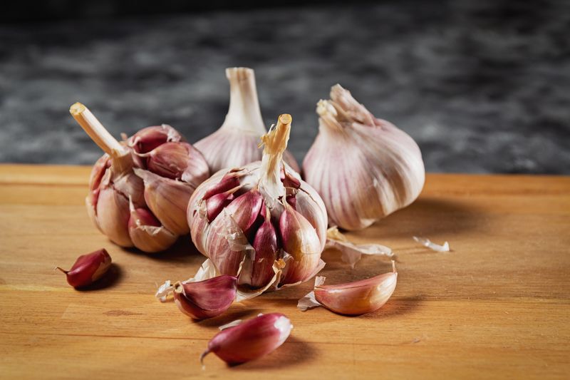 Fresh garlic bulbs and cloves