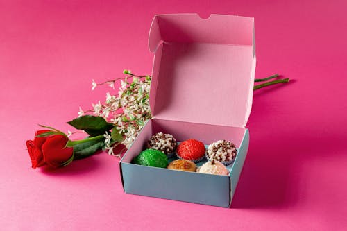 Gratis arkivbilde med blomst, boks, cupcakes