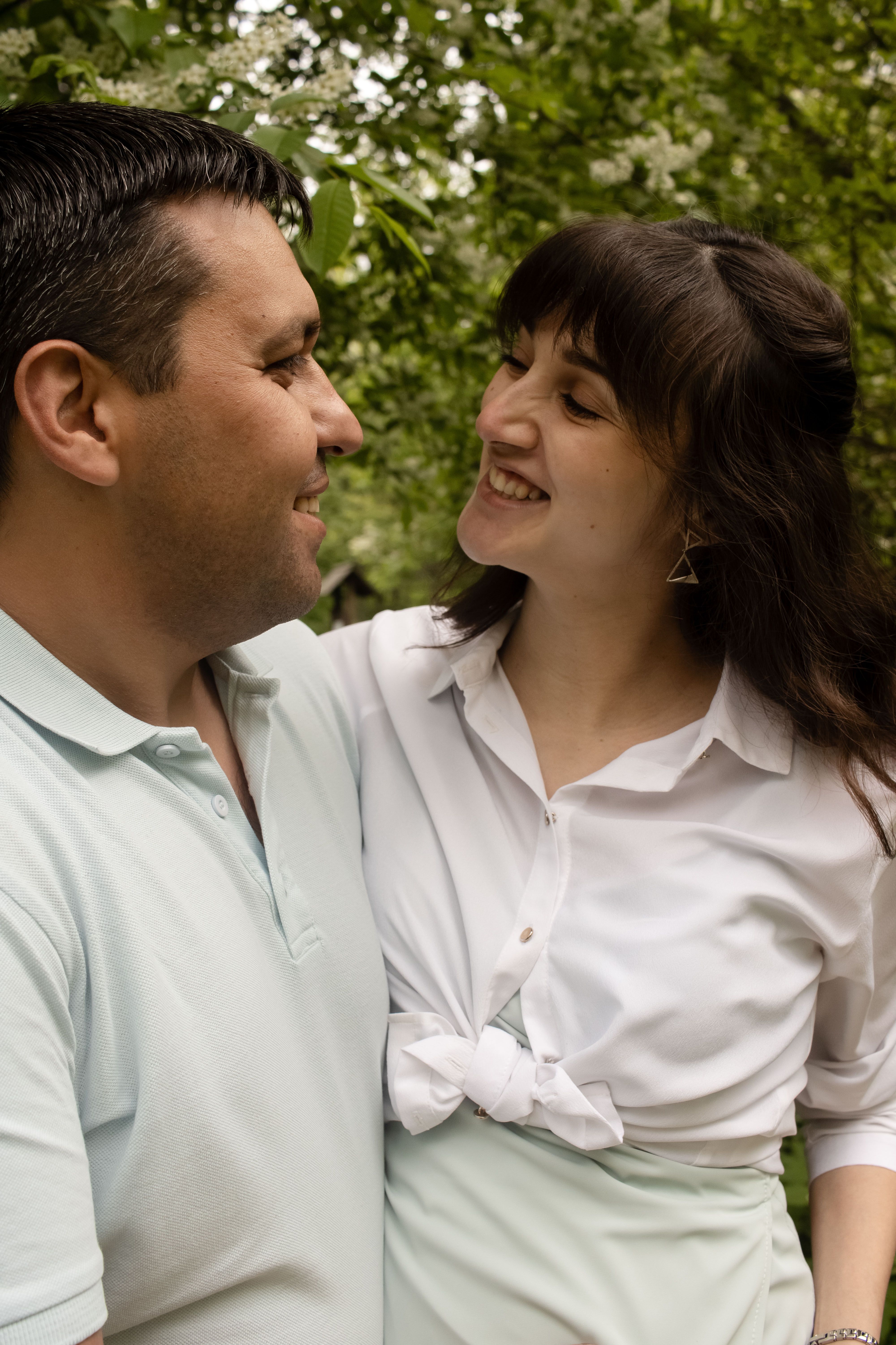 jeune couple souriant