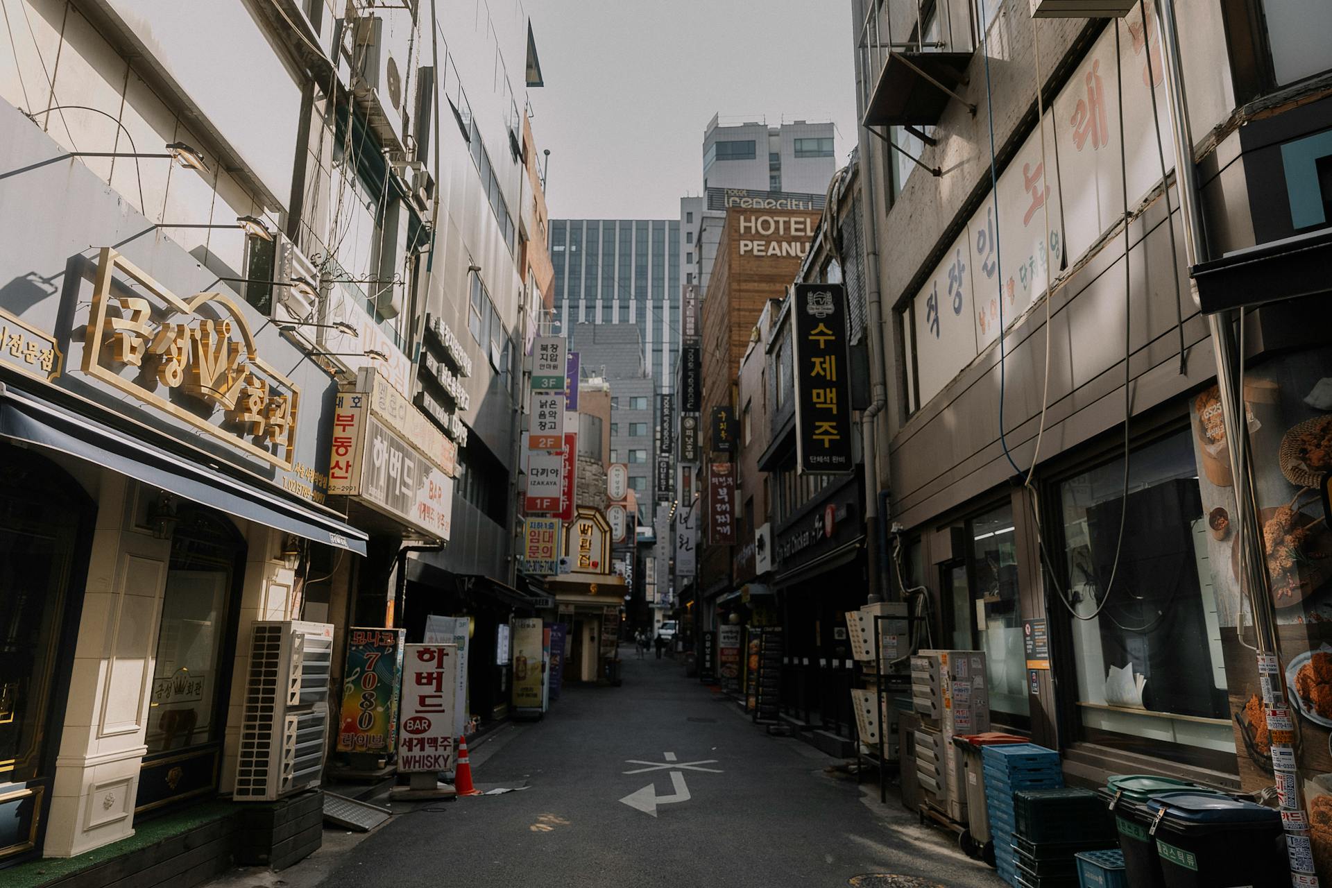 Narrow Alley in Seoul, South Korea