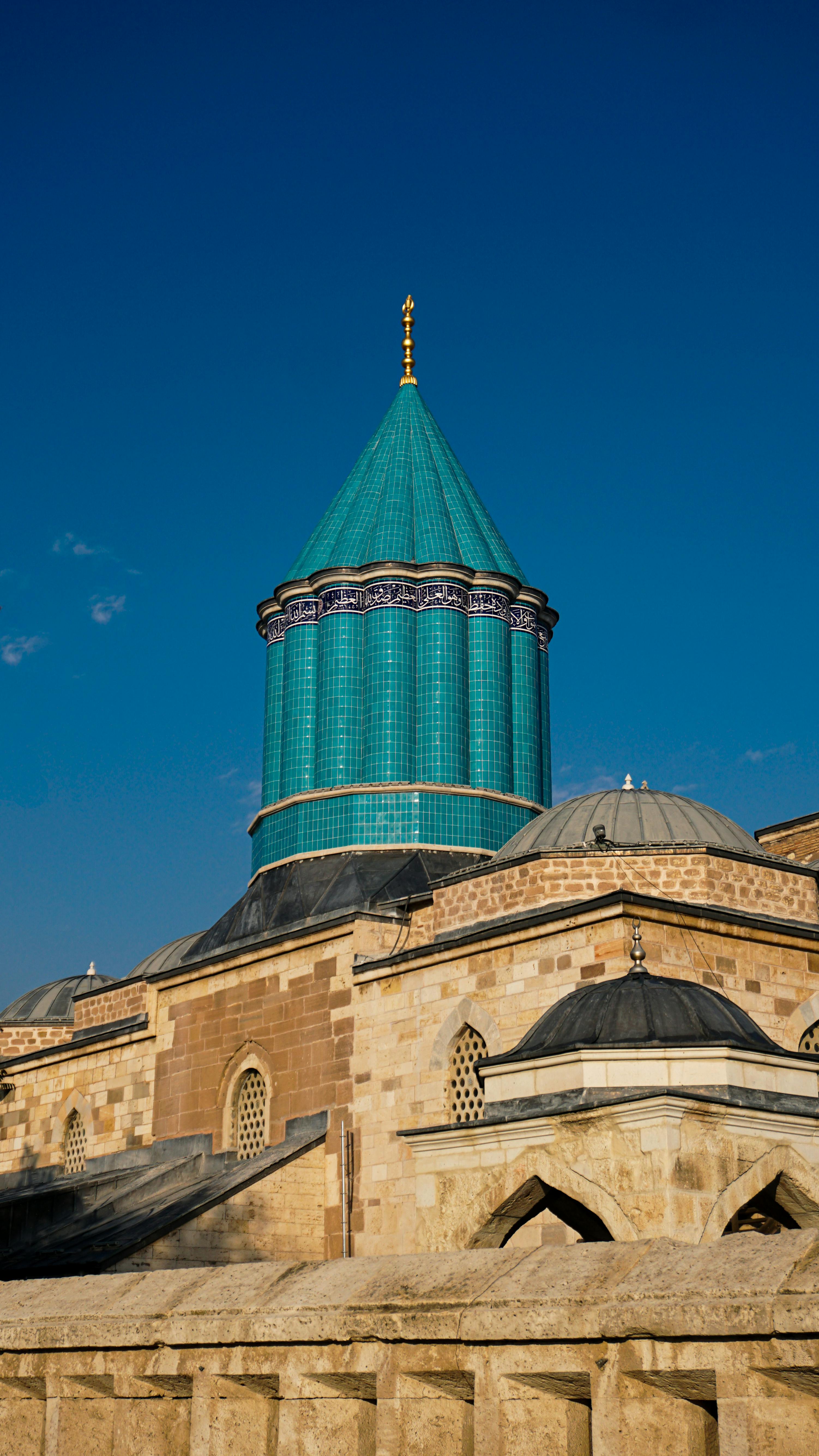 Explore the stunning architecture of the Mevlana Museum in Konya, showcasing its vibrant turquoise dome.