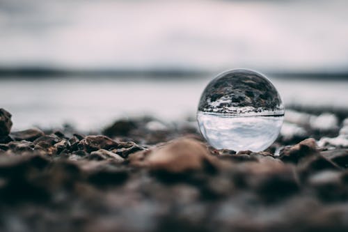 Foto Close Up Lensball Di Lapangan