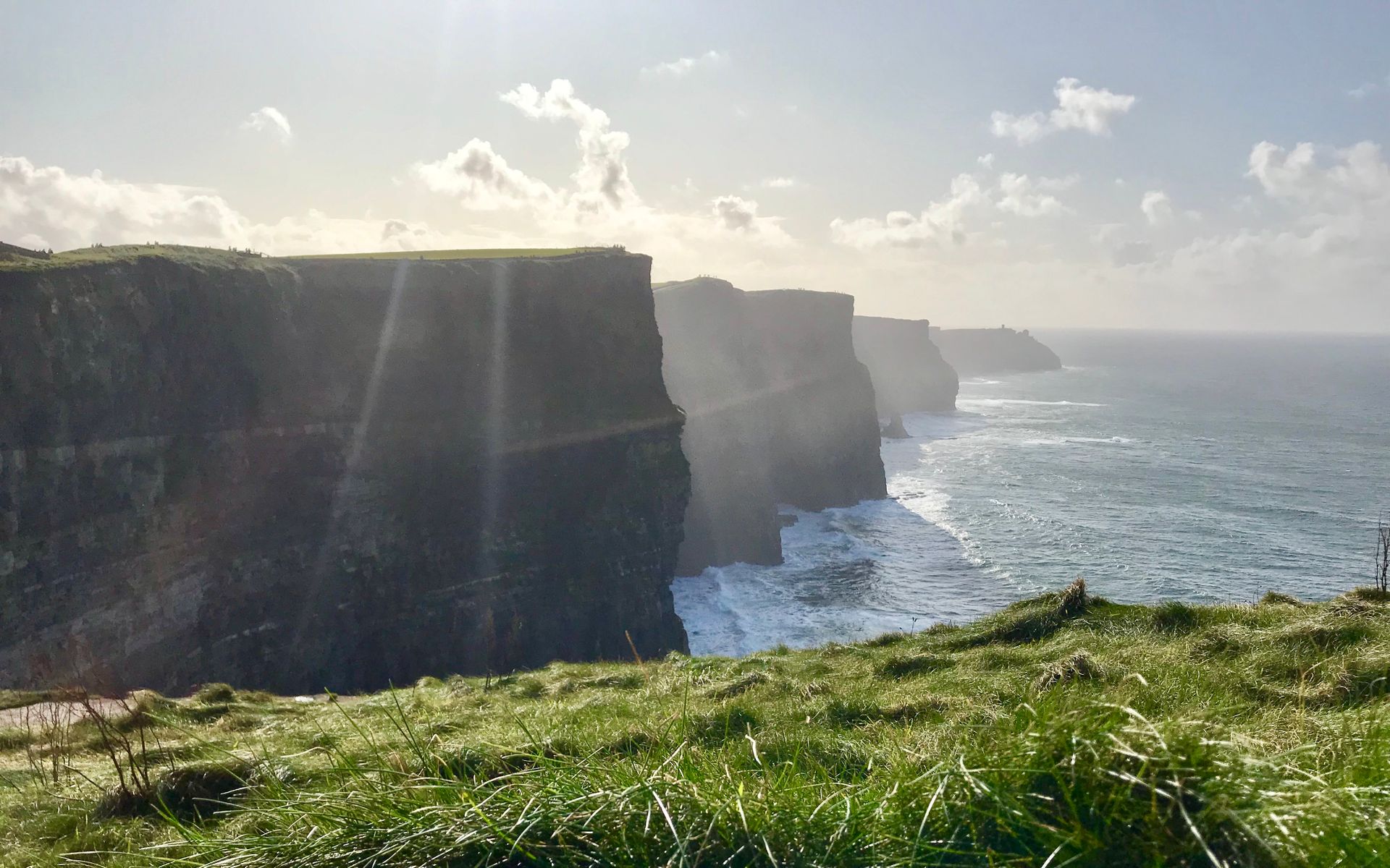 Ireland — Forty shades of green, cliff-edge drives & the world's friendliest pubs