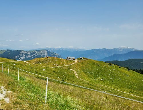 Ilmainen kuvapankkikuva tunnisteilla Alpit, apl, heinäpelto