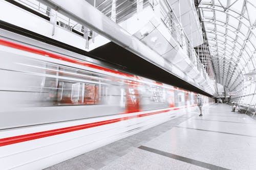 Gerakan Kabur Di Stasiun Kereta API Yang Menyala Di Kota