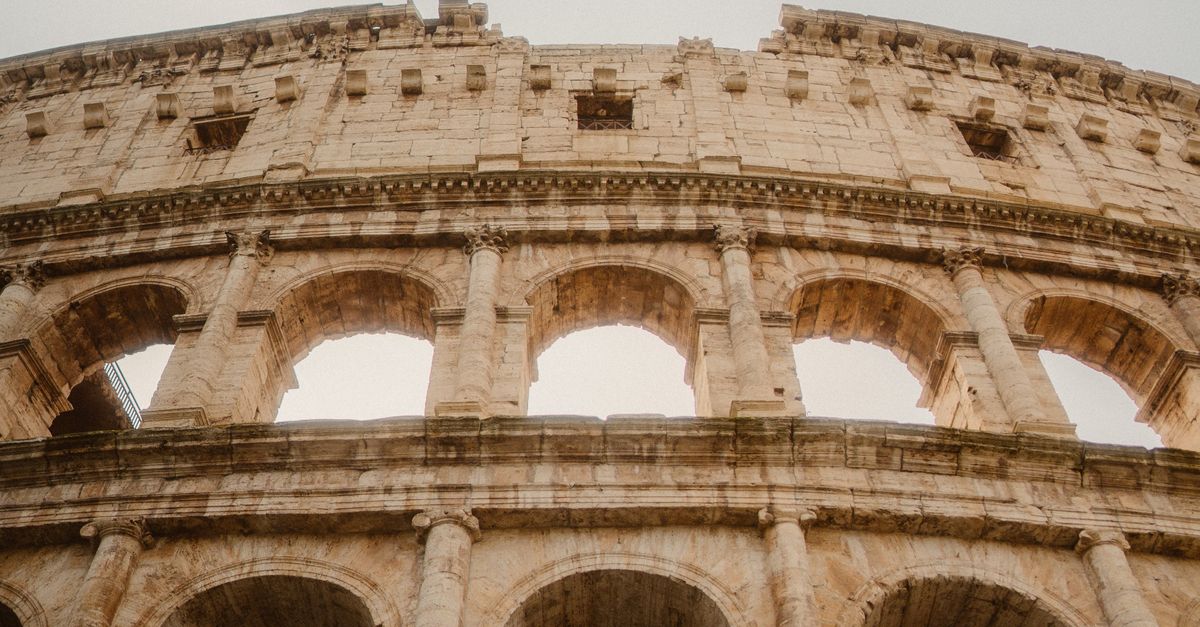 Roma presenta el mayor mural de mosaicos jamás hallado y un fresco de 2.000 años de antigüedad Roma presenta el mayor mural de mosaicos jamás hallado y un fresco de 2.000 años de antigüedad