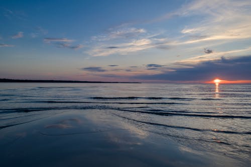 Darmowe zdjęcie z galerii z morze, niebo zachód słońca, tło zachodu słońca