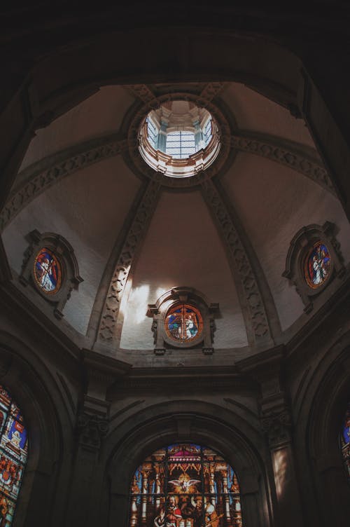 Free Low Angle View of Gothic Ceiling Stock Photo