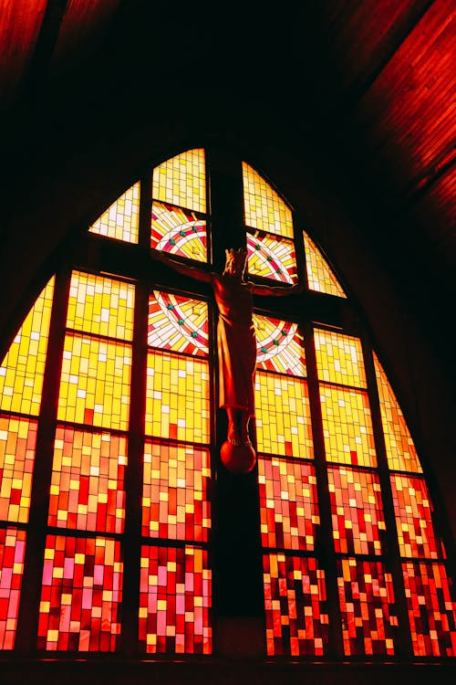 여러 가지 빛깔의 교회 클로즈업 사진