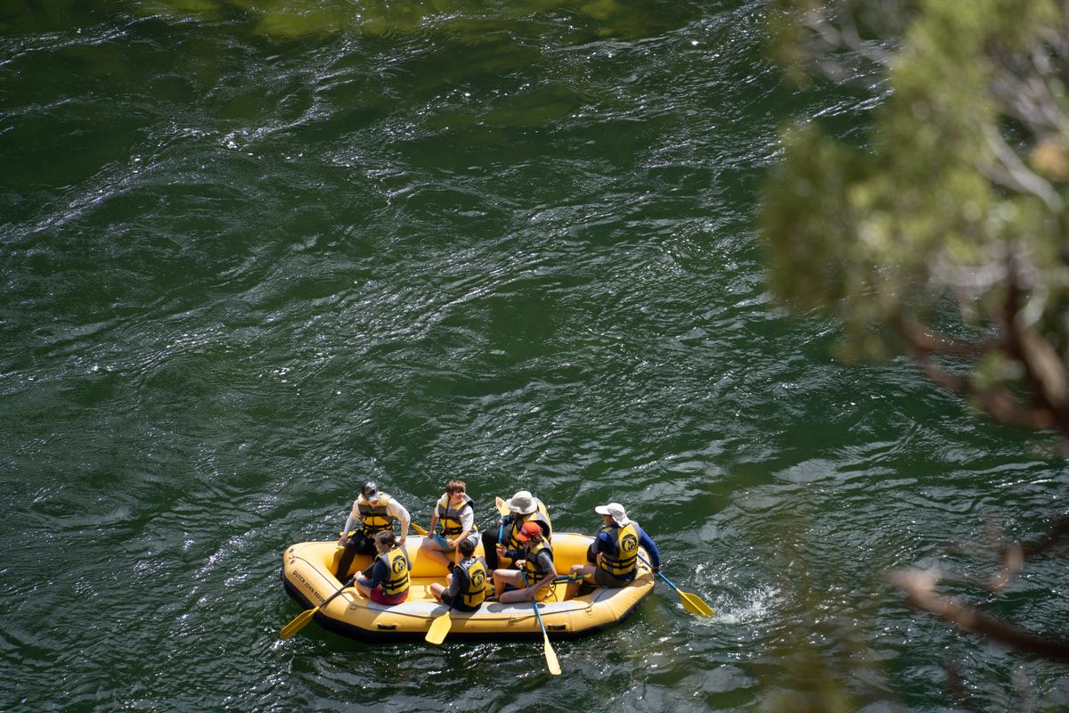 Paddle commands raft