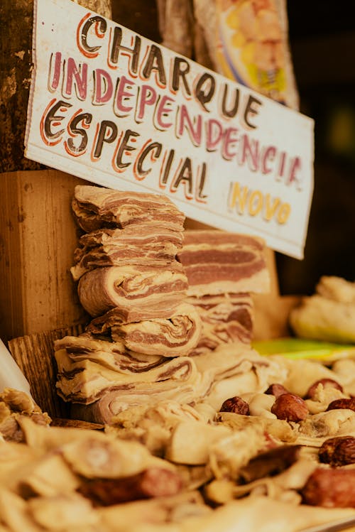 A display of food items on a table with a sign that says charque independente