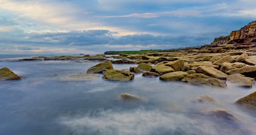 Бесплатное стоковое фото с вода, закат, камень