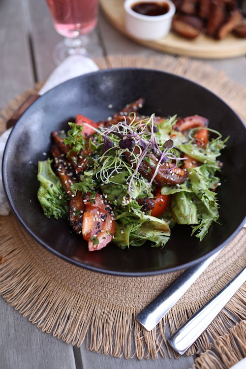 A salad with tomatoes, lettuce and other vegetables