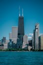 芝加哥天际线的壮丽景色以汉考克中心和海滨为特色
