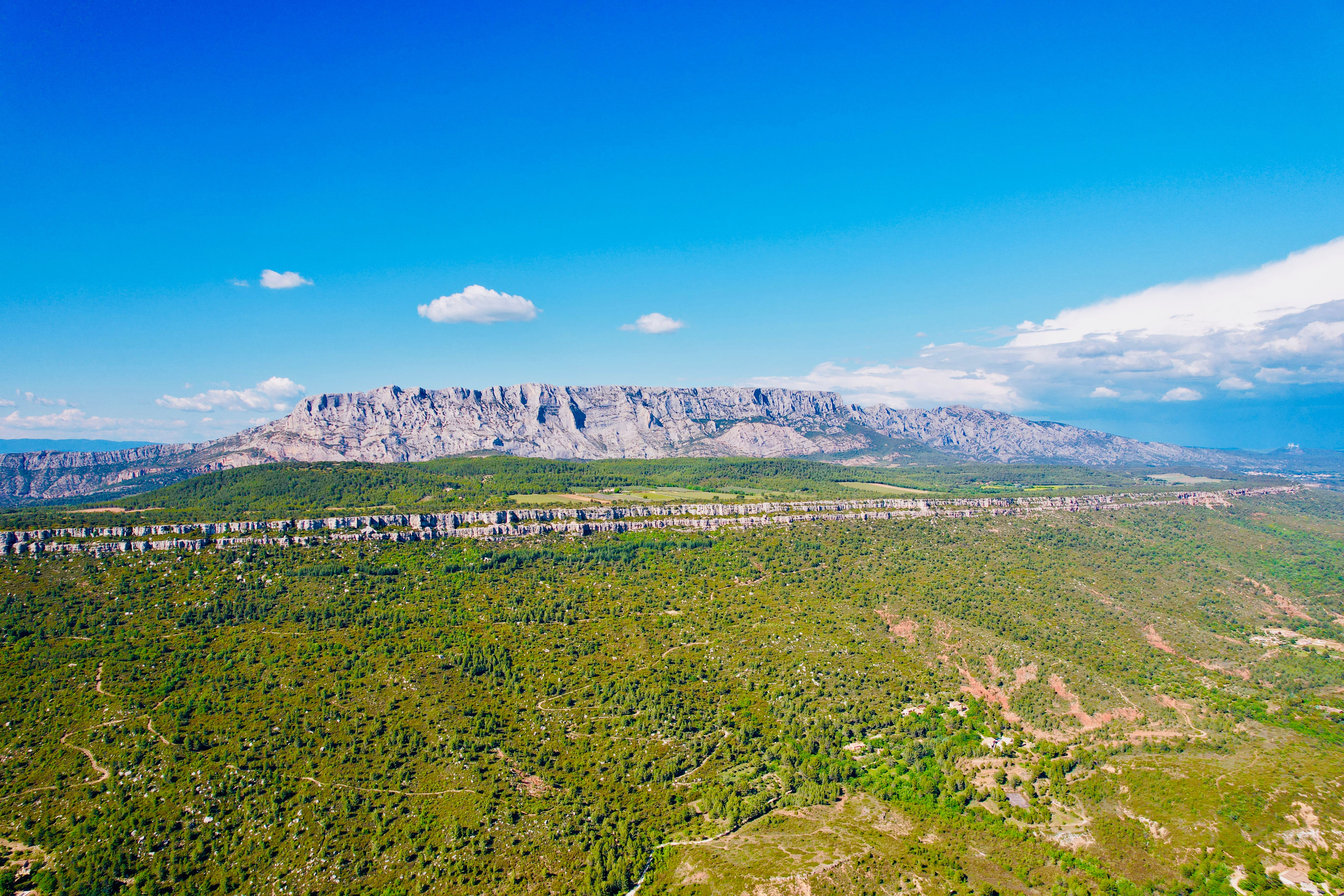 Terrain des Peintres & Mont Sainte-Victoire Viewpoint