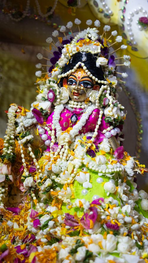 Free Exquisitely decorated Hindu goddess statue adorned with vibrant flowers, showcasing cultural artistry. Stock Photo
