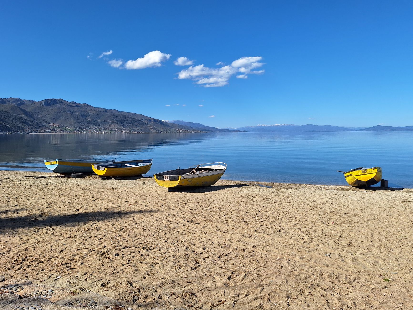 Il Lungomare di Pogradec: passeggiare tra lago e vita locale