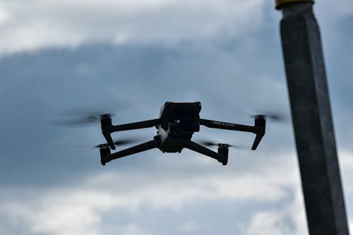 Kostenloses Stock Foto zu bewölkter himmel, drone, fliegen