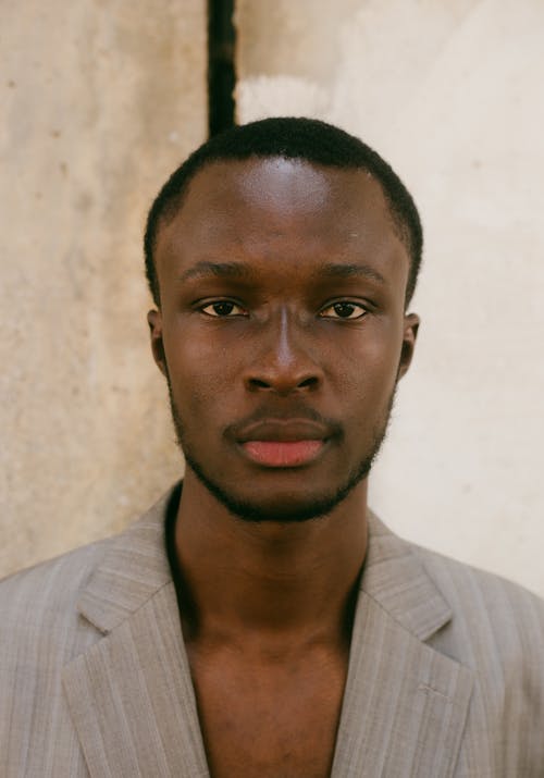 Základová fotografie zdarma na téma černoch, muž, na výšku
