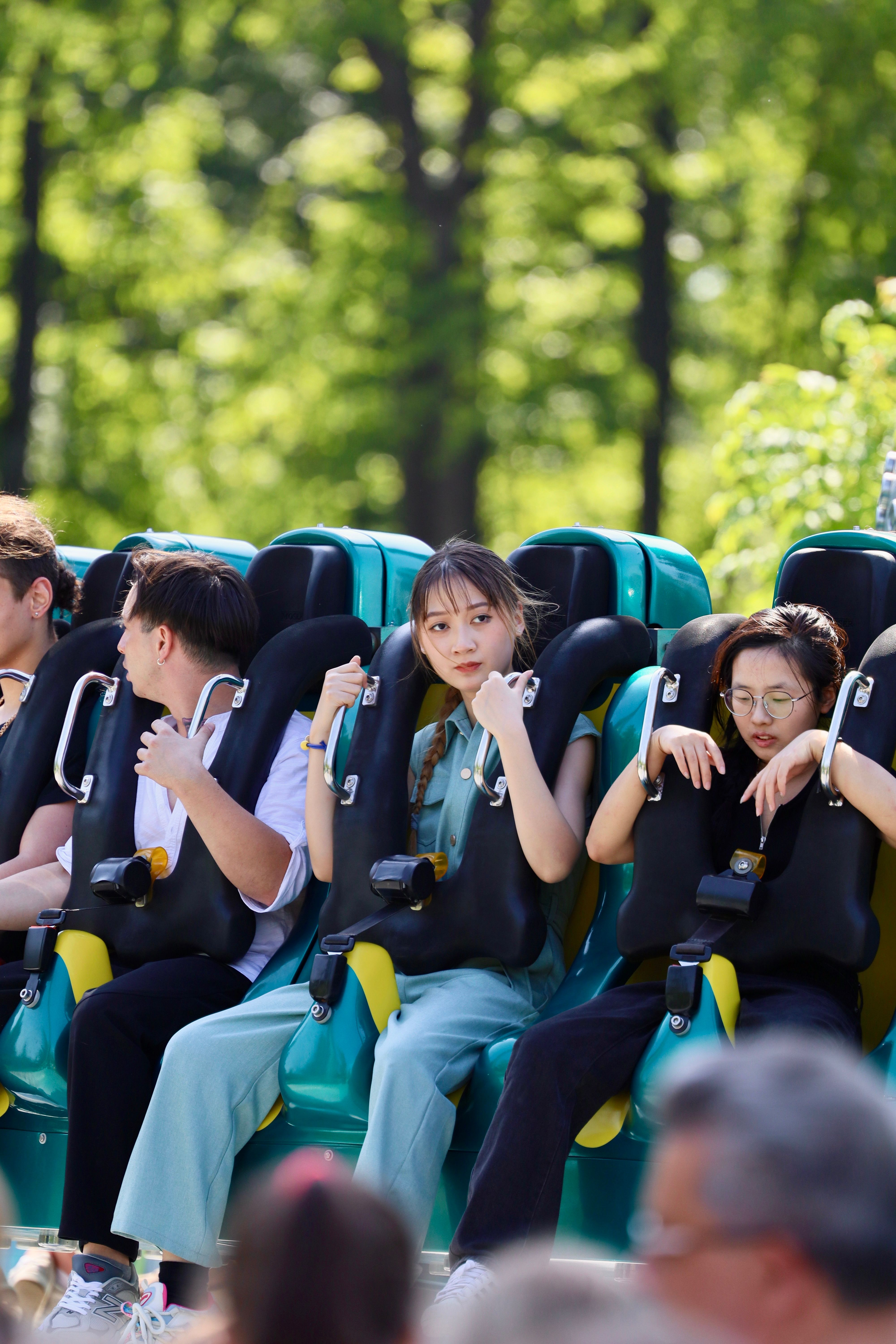 Theme park thrill ride