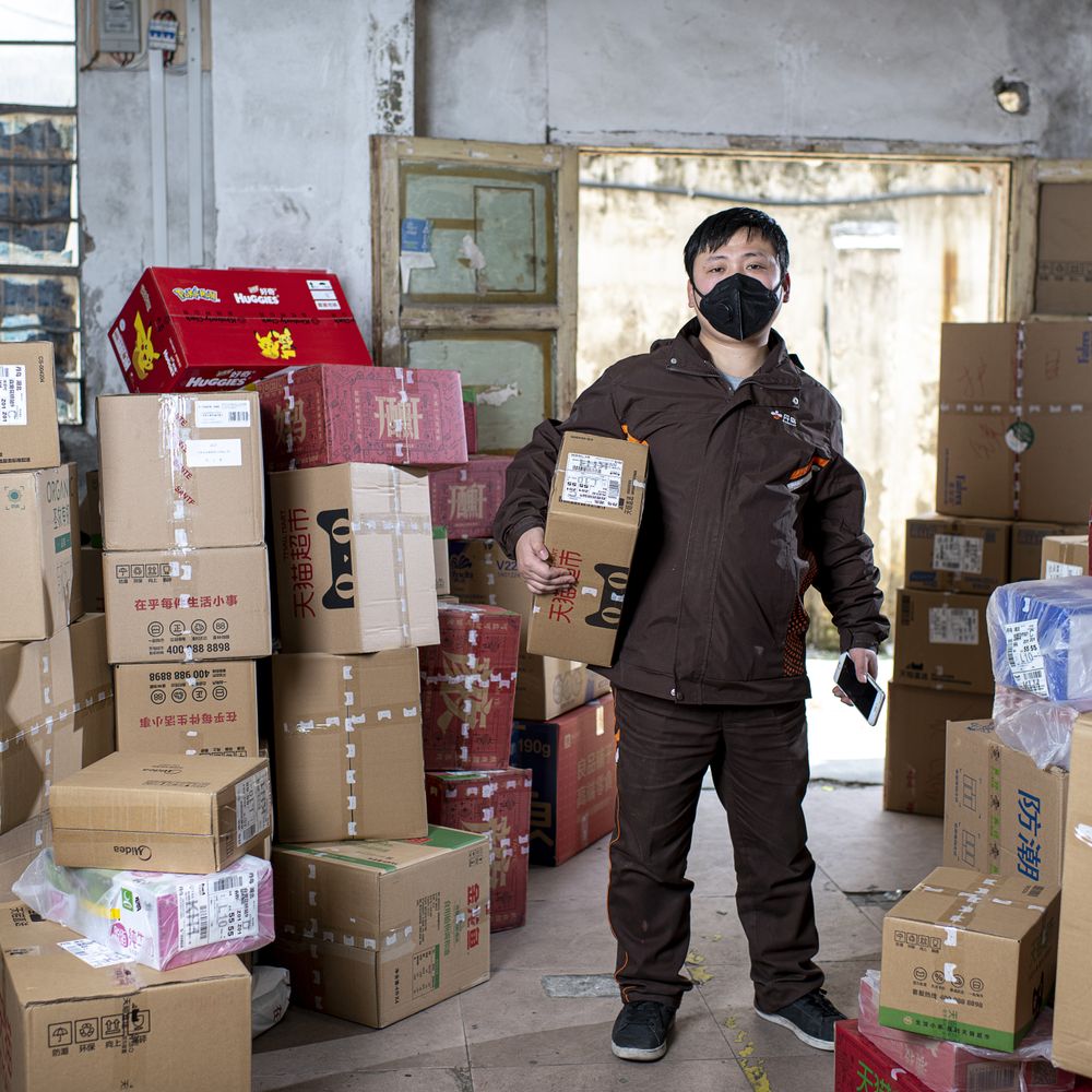 Ormiston — professional packers wrapping and boxing belongings