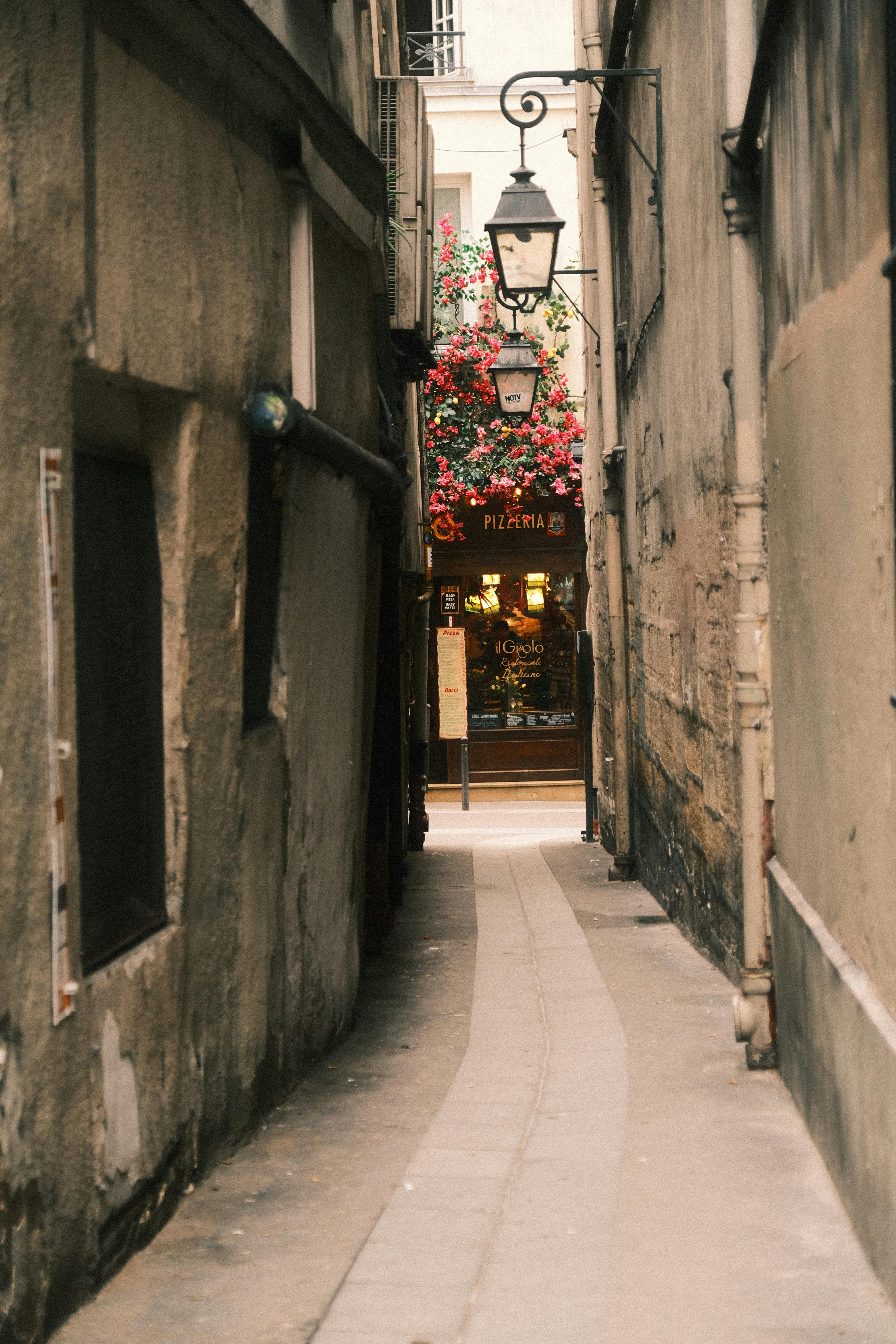 Photo Of An Alley · Free Stock Photo