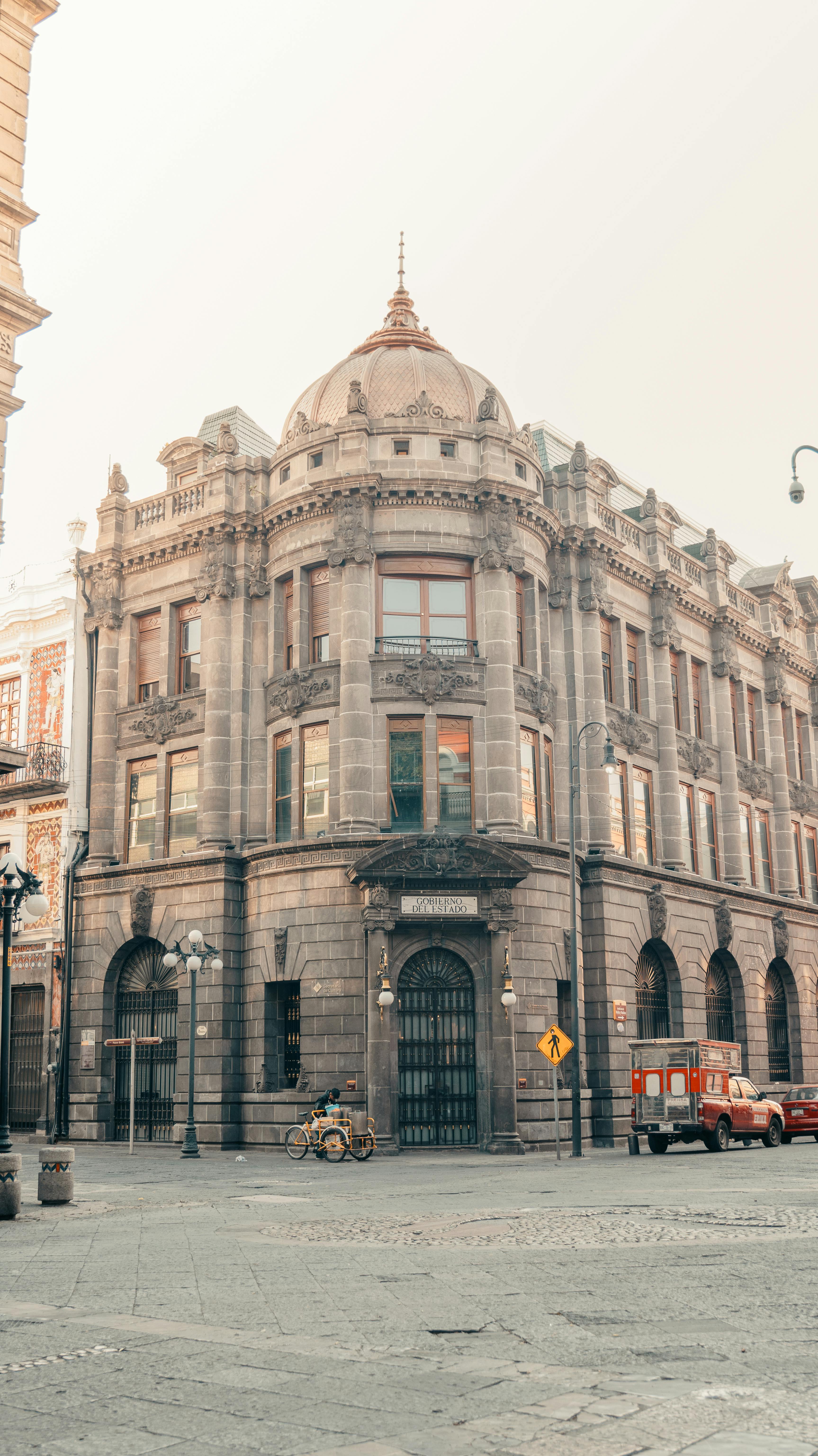 Free Elegant historic building in Puebla, Mexico, showcasing classic architecture under soft daylight. Stock Photo