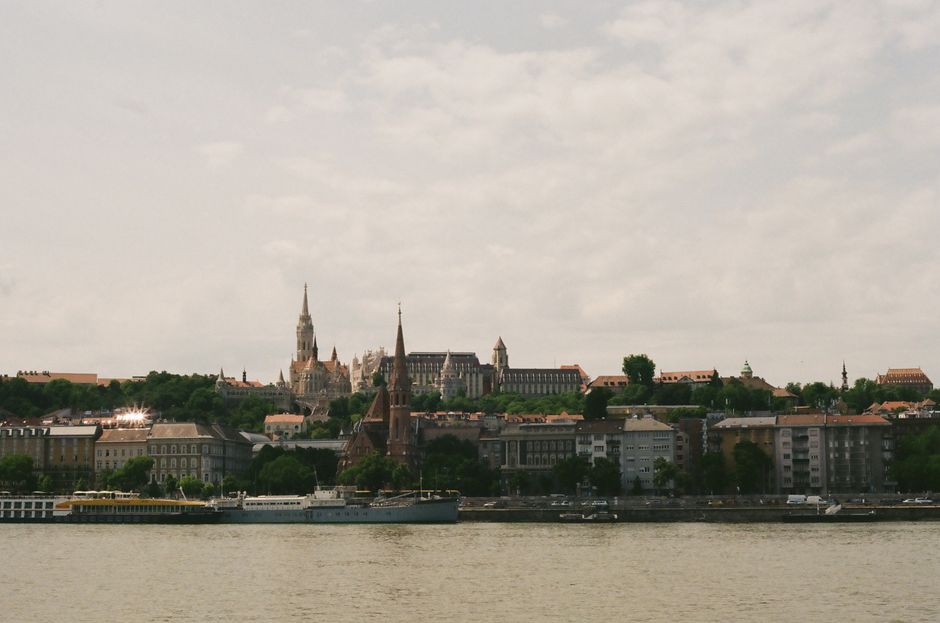 Boeda-zijde van Boedapest aan de Donau